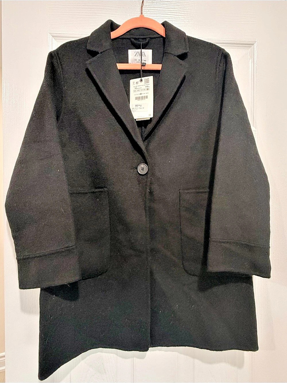 Zara Black coat for wearing Girls
